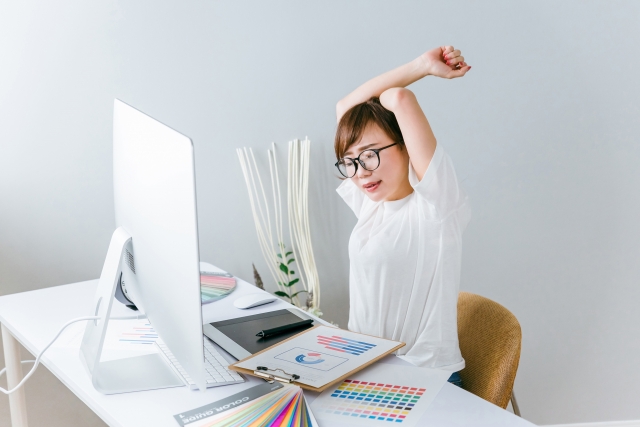 肩こりに悩む方のイメージ 金町の整骨院・鍼灸 オレンジ整骨院グループ