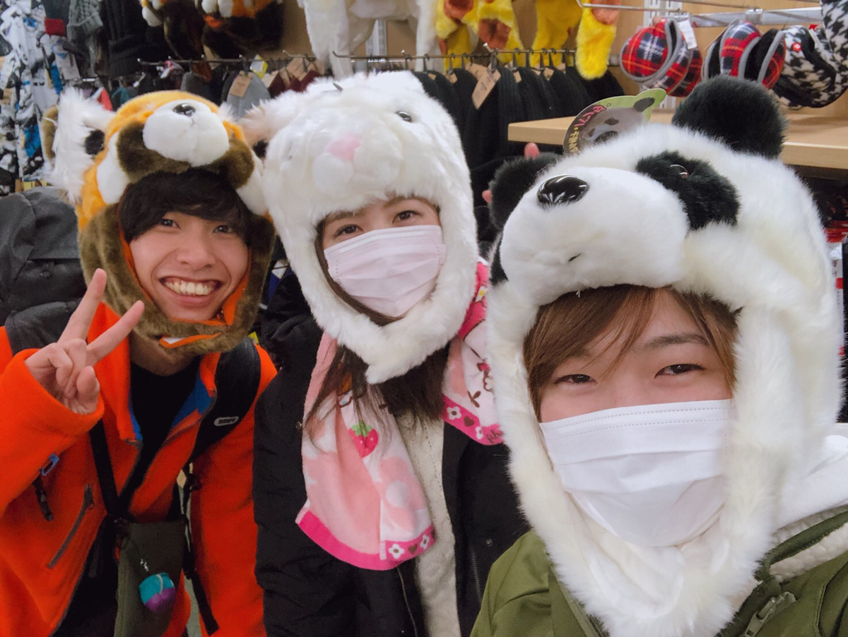 スタッフのスノーボード旅行の集合写真