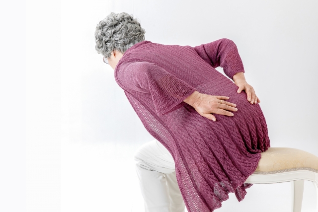 腰痛に悩む方のイメージ 金町の整骨院・鍼灸 オレンジ整骨院グループ