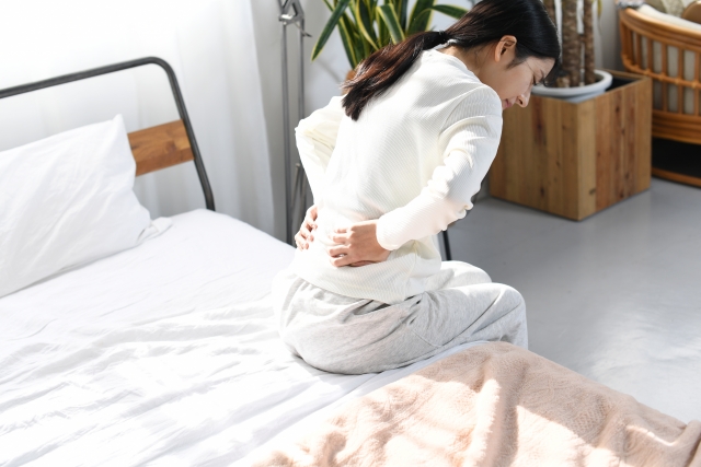 腰痛に悩む方のイメージ 金町の整骨院・鍼灸 オレンジ整骨院グループ